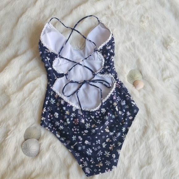 *SOLD* Super Cute Swim Bundle - Picture 4 of 6